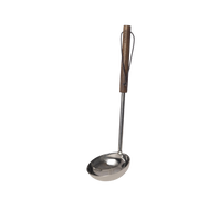 Ernst suppeøse i rustfritt stål med håndtak i mørkt mangotre