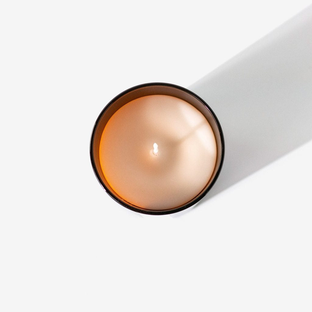 Koco Tonka duftlys – duft av lavendel, myrra og vanilje i brunt glass