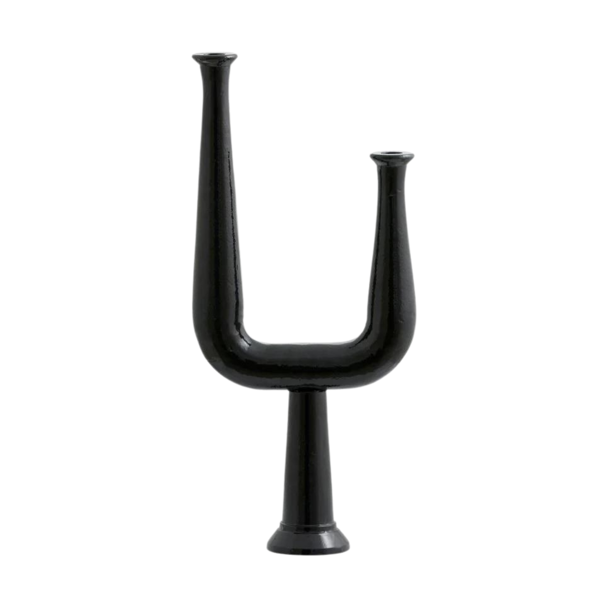 Svart 2-armet lysestake i støpt aluminium på rustikk trebord med linløper og levende lys