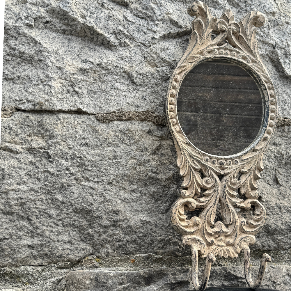 veggspeil med kroker i støpejern vintage