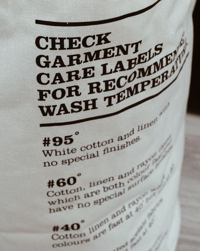 House Doctor Wash Instructions laundry basket – stor, sammenleggbar vaskekurv i bomull og polyester med håndtak.